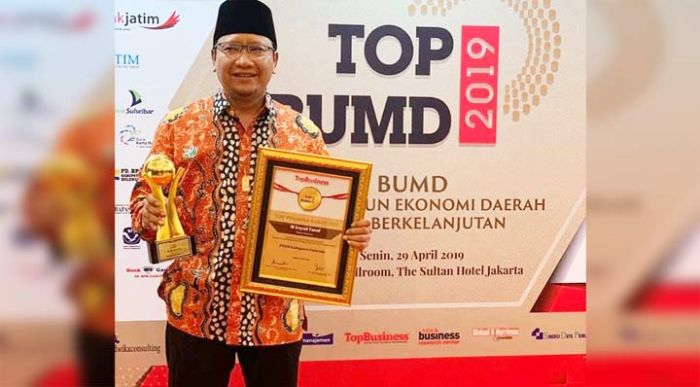 Bupati Pasuruan Raih Penghargaan Top Pembina Terbaik BUMD 2019 Bupati Pasuruan Raih Penghargaan Top Pembina Terbaik BUMD 2019