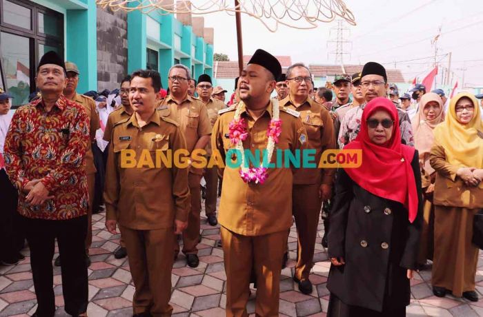Bupati Resmikan Gedung UPT SMPN 34 Gresik di Perumahan Pondok Permata Suci Bupati Resmikan Gedung UPT SMPN 34 Gresik di Perumahan Pondok Permata Suci