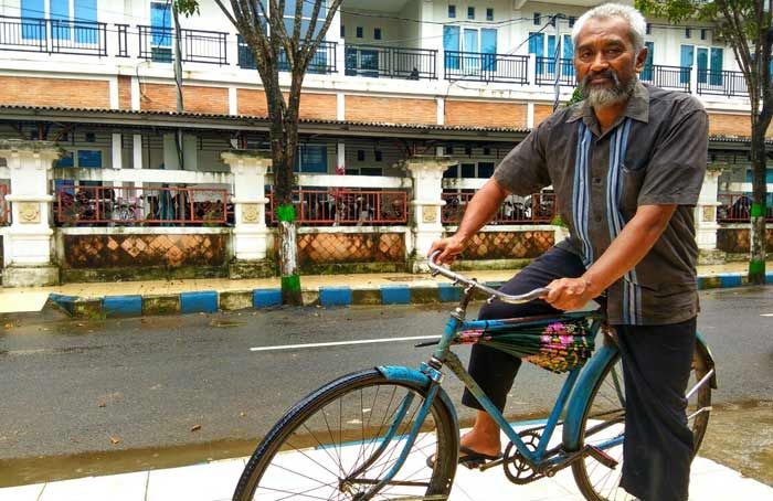 Sharif, Si Loper Koran Kawakan di Pacitan  yang Juga Gandrung Lagu-Lagu Koes Plus