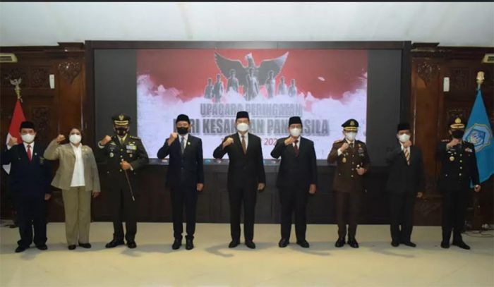 Peringati Hari Kesaktian Pancasila, Bupati Lamongan Ajak Masyarakat Wasapadai Paham Komunis Peringati Hari Kesaktian Pancasila, Bupati Lamongan Ajak Masyarakat Wasapadai Paham Komunis