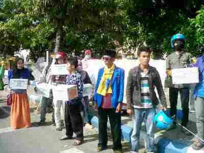 PMII Sampang Galang Dana untuk Palestina PMII Sampang Galang Dana untuk Palestina