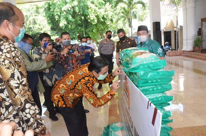 Peduli Pandemi Corona, Pondok Tjandra Sumbang 20 Ton Beras ke Pemkab Sidoarjo Peduli Pandemi Corona, Pondok Tjandra Sumbang 20 Ton Beras ke Pemkab Sidoarjo