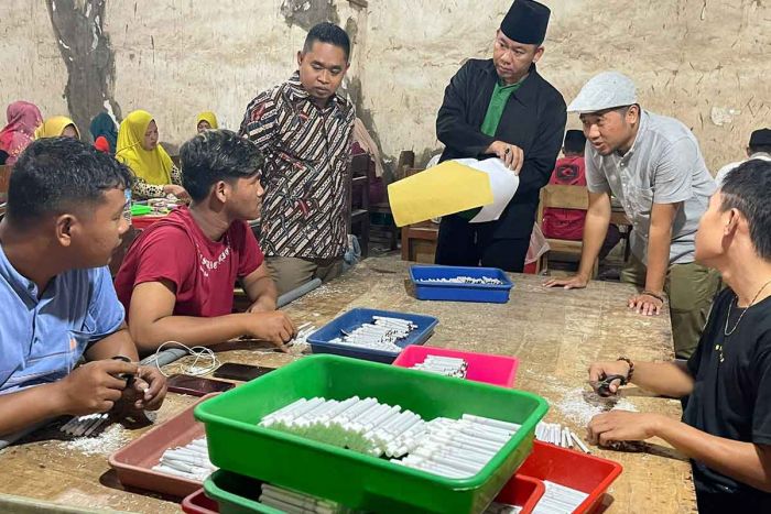 3 Perusahaan Rokok Penerima DBHCHT Edarkan Rokok Tanpa Pita Cukai 3 Perusahaan Rokok Penerima DBHCHT Edarkan Rokok Tanpa Pita Cukai