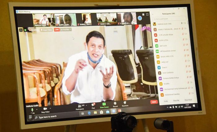 Jadi Pemateri MPLS Daring, Mas Abu: Orang Tua Harus Sering Ajak Anak Brainstorming Jadi Pemateri MPLS Daring, Mas Abu: Orang Tua Harus Sering Ajak Anak Brainstorming