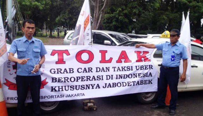 Front Transportasi Jakarta Minta Pemerintah Hentikan Operasi Taxi Online