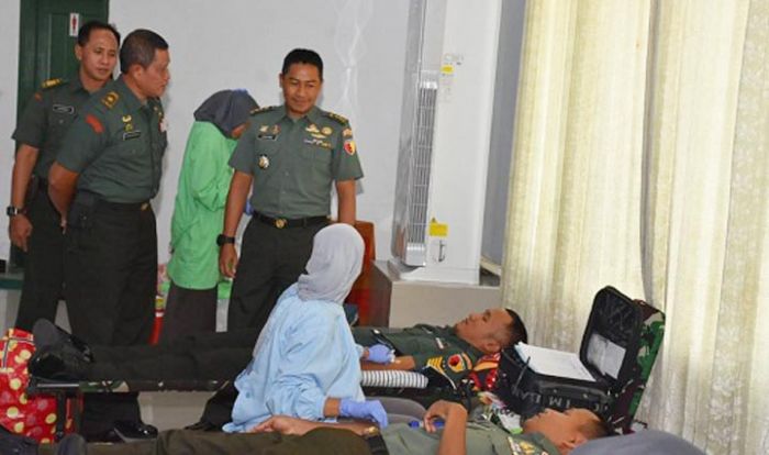 Ratusan Prajurit Korem Bhaskara Jaya Sumbang Darah Ratusan Prajurit Korem Bhaskara Jaya Sumbang Darah
