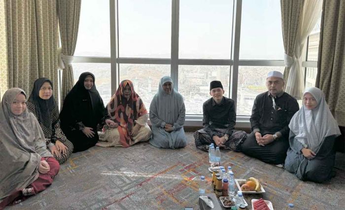 Pertemuan Khofifah dan Gus Iqdam di Mekkah, Ajang Silaturahmi hingga Tukar Pikiran Pertemuan Khofifah dan Gus Iqdam di Mekkah, Ajang Silaturahmi hingga Tukar Pikiran
