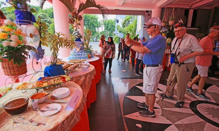 Wisatawan Kapal Pesiar Kagum Keindahan Surabaya Wisatawan Kapal Pesiar Kagum Keindahan Surabaya