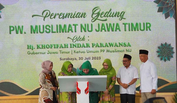Gubernur Khofifah Resmikan Gedung Dakwah PW Muslimat NU Jatim Gubernur Khofifah Resmikan Gedung Dakwah PW Muslimat NU Jatim