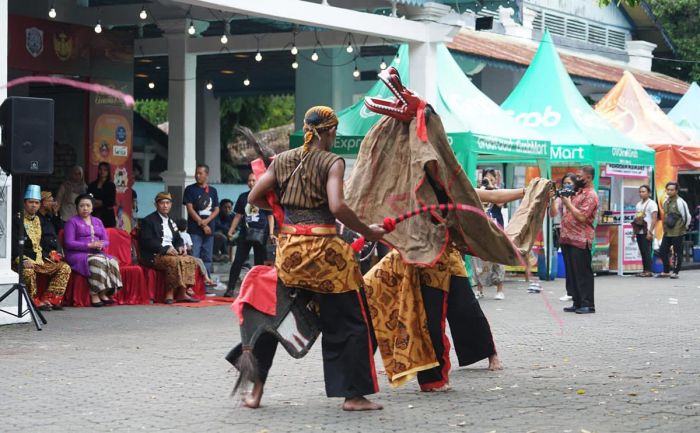 Usai HAKI-kan Jaranan Jowo, Dhito Siap Patenkan Seni Tiban hingga Makanan Khas Kabupaten Kediri Usai HAKI-kan Jaranan Jowo, Dhito Siap Patenkan Seni Tiban hingga Makanan Khas Kabupaten Kediri
