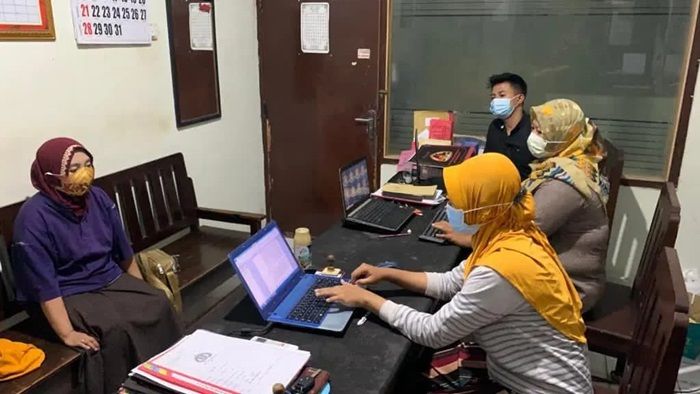 Nyambi Sediakan Jasa PSK, Penjual Kopi di Pasar 17 Agustus Pamekasan Diciduk Polisi Nyambi Sediakan Jasa PSK, Penjual Kopi di Pasar 17 Agustus Pamekasan Diciduk Polisi