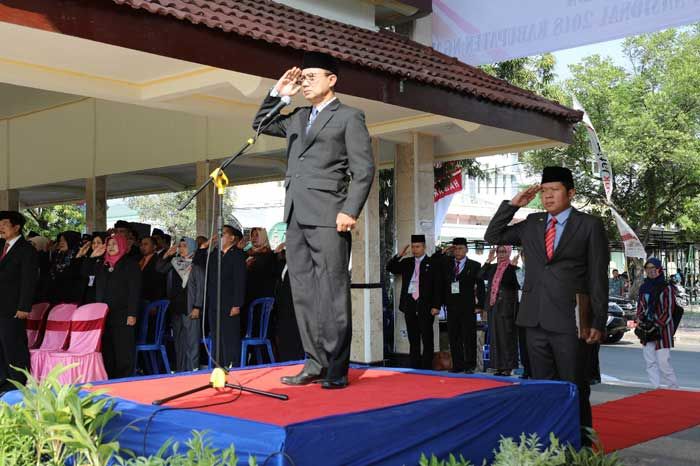 Pimpin Upacara Peringatan Hardiknas, Bupati Ngawi Tekankan Pengawasan Penggunaan Medsos Pimpin Upacara Peringatan Hardiknas, Bupati Ngawi Tekankan Pengawasan Penggunaan Medsos