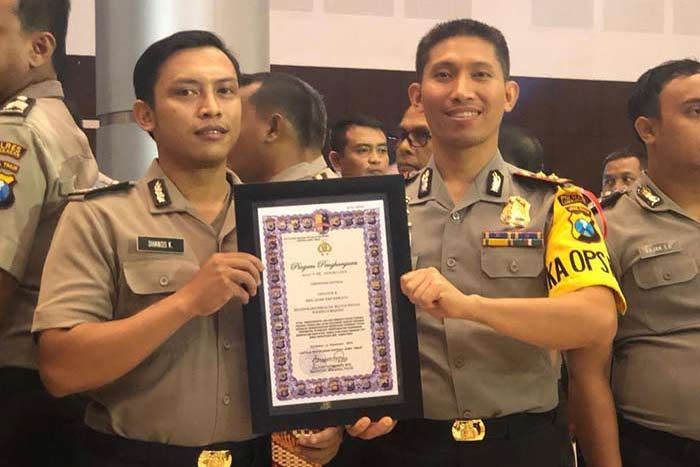 Berprestasi, Bhabinkamtibmas Polres Lumajang Dapat Penghargaan dari Kapolda Jatim