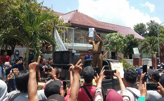 Oknum Perangkat Desa Purwosari Babadan Hamili Warga Sendiri, Massa Demo Tuntut Dipecat Oknum Perangkat Desa Purwosari Babadan Hamili Warga Sendiri, Massa Demo Tuntut Dipecat