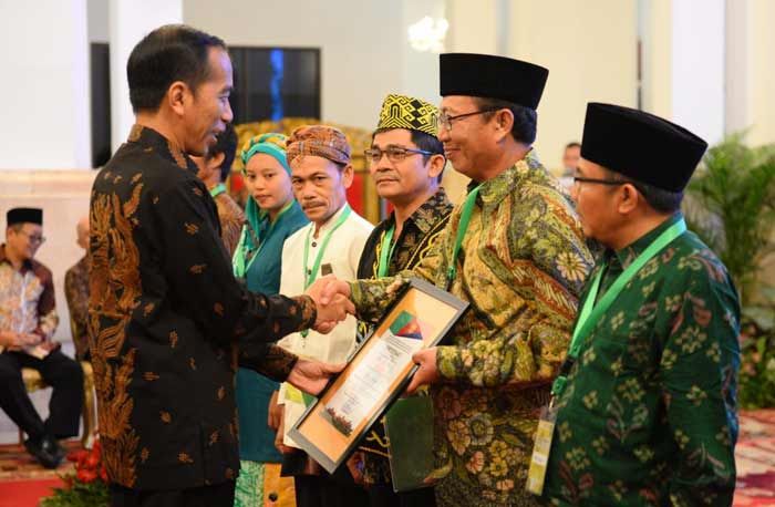 Bupati Tuban Terima Sertifikat Pemberdayaan untuk 4 Desa dari Presiden