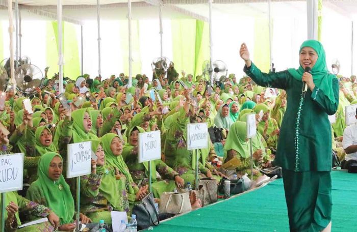 Gubernur Khofifah Ajak 15 Ribu Muslimat NU di Jombang Bersyukur Lewat Dzikir dan Sholawat Gubernur Khofifah Ajak 15 Ribu Muslimat NU di Jombang Bersyukur Lewat Dzikir dan Sholawat
