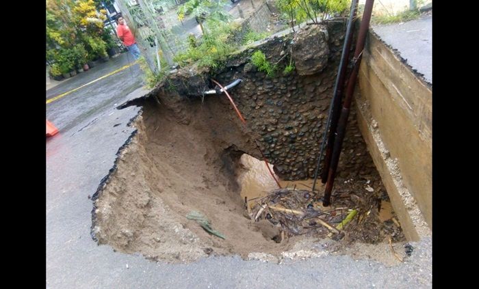 Pondasi Jembatan Utama Arjosari Pacitan Amblas Terkikis Banjir