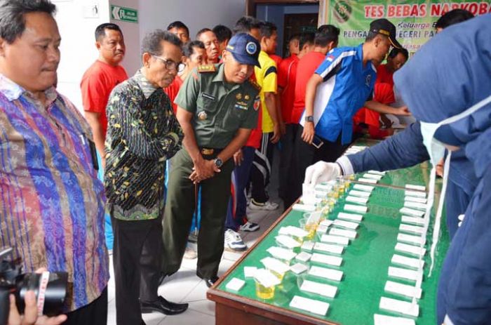 Mendadak, PN Pamekasan Tes Urine Seluruh Pegawai Mendadak, PN Pamekasan Tes Urine Seluruh Pegawai