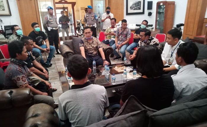 Sambangi Polrestabes Surabaya, Pesilat Pagar Nusa Minta Penerapan Sila ke-5 Pancasila Sambangi Polrestabes Surabaya, Pesilat Pagar Nusa Minta Penerapan Sila ke-5 Pancasila
