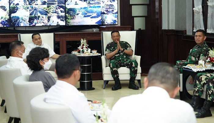 Jalin Sinergitas, Danrem 084/BJ Silaturahmi ke Wali Kota Surabaya Jalin Sinergitas, Danrem 084/BJ Silaturahmi ke Wali Kota Surabaya
