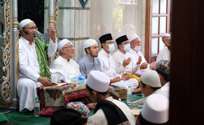 Lepas Subuh, Gus Ipul-Mas Adi Melebur Bareng Ratusan Jemaah Selasa Pahing 