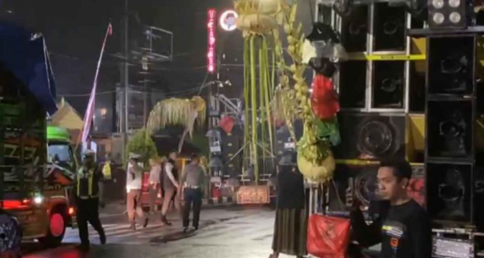 Karnaval Ilegal di Blitar Ricuh, Puluhan Truk Sound System Ditindak Polisi Karnaval Ilegal di Blitar Ricuh, Puluhan Truk Sound System Ditindak Polisi