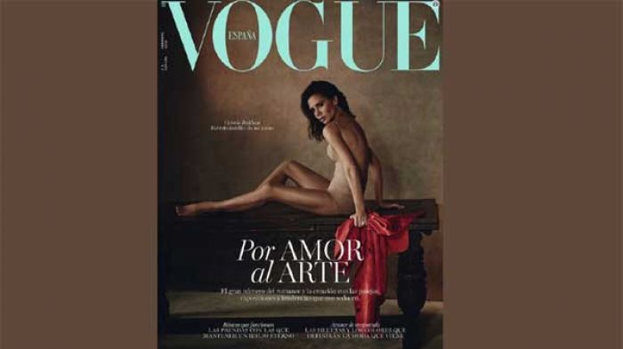 Victoria Beckham Tampil Nyaris Telanjang untuk Vogue Victoria Beckham Tampil Nyaris Telanjang untuk Vogue