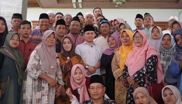 Masyarakat Padati Kediaman Bupati Mojokerto dalam Momen Open House Sepulang Haji Masyarakat Padati Kediaman Bupati Mojokerto dalam Momen Open House Sepulang Haji