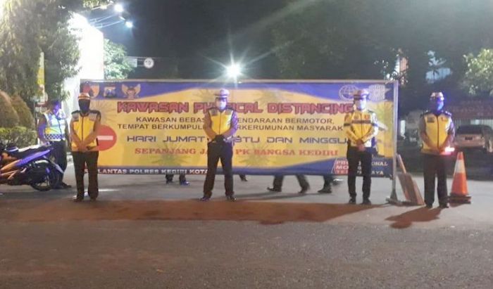 Cegah Penyebaran Covid-19, Polres Kediri Kota Galakkan Physical Distancing dan Sosialisasi Cegah Penyebaran Covid-19, Polres Kediri Kota Galakkan Physical Distancing dan Sosialisasi