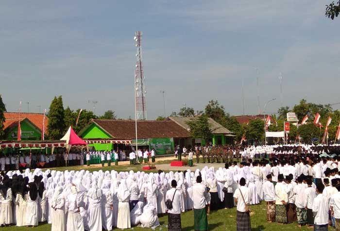 Upacara HSN di Senori, Wabup Tuban Ajak Santri Manfaatkan IT untuk Berdakwah Upacara HSN di Senori, Wabup Tuban Ajak Santri Manfaatkan IT untuk Berdakwah