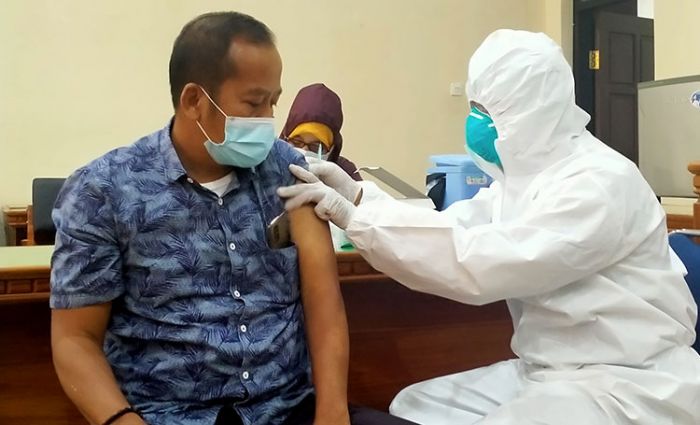 Anggota, ASN, dan Non-ASN DPRD Trenggalek Disuntik Vaksin Covid-19