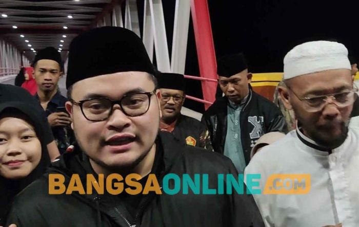 Jelang Peresmian Jembatan Jongbiru, Bupati Kediri Gelar Tumpengan Bersama Warga Jelang Peresmian Jembatan Jongbiru, Bupati Kediri Gelar Tumpengan Bersama Warga