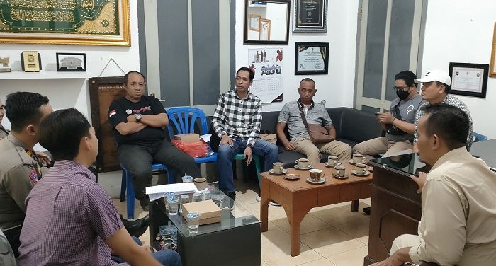 Tuntut Tertibkan Kursus Belajar Nyetir di Jalan Raya, LSM Demo Kantor Satpol PP Kota Kediri Tuntut Tertibkan Kursus Belajar Nyetir di Jalan Raya, LSM Demo Kantor Satpol PP Kota Kediri