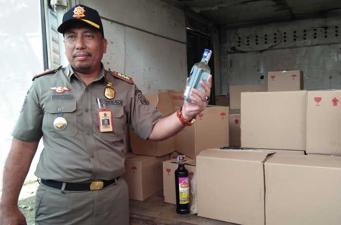 Satpol PP Kota Blitar Amankan Mobil Box Berisi Miras