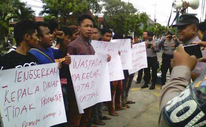 Demo Lagi, Aliansi Pemuda Sumenep Desak Copot 5 Kepala SKPD Demo Lagi, Aliansi Pemuda Sumenep Desak Copot 5 Kepala SKPD