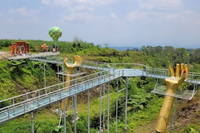 Jembatan Kaca The Geong di Banyumas Pecah, Polisi Sebut Tidak Ada Standarisasi Uji Kelayakan Jembatan Kaca The Geong di Banyumas Pecah, Polisi Sebut Tidak Ada Standarisasi Uji Kelayakan