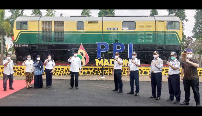 Wali Kota Madiun Resmikan Monumen Kereta Api di PPI, Lokomotif Lama Akan Dibuat Tempat Wisata Wali Kota Madiun Resmikan Monumen Kereta Api di PPI, Lokomotif Lama Akan Dibuat Tempat Wisata