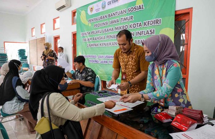 Dinkop UMTK Kota Kediri Salurkan Bansos Rp600 Ribu untuk UMKM Dinkop UMTK Kota Kediri Salurkan Bansos Rp600 Ribu untuk UMKM