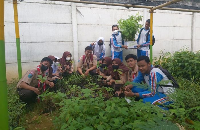 Edukasi Konservasi Lingkungan, Resacita SMAN 1 Pamekasan Lestarikan Green House