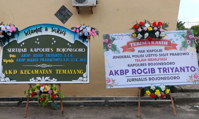 Jurnalis Bojonegoro Kirim Karangan Bunga ke Mapolres atas Dimutasinya Rogib Triyanto Jurnalis Bojonegoro Kirim Karangan Bunga ke Mapolres atas Dimutasinya Rogib Triyanto