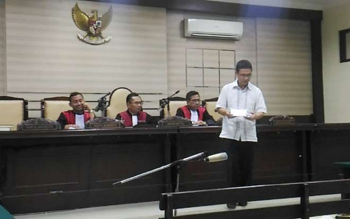 Mantan Dirut PDAM Sidoarjo Dituntut 8 Tahun Penjara Mantan Dirut PDAM Sidoarjo Dituntut 8 Tahun Penjara