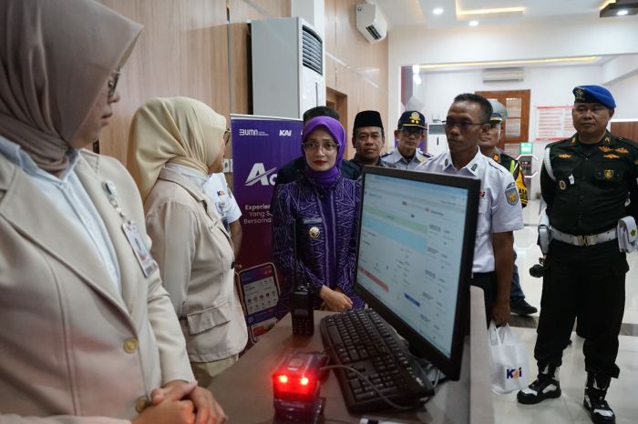 Jelang Arus Mudik, Walkot Vinanda Tinjau Ramp Check Bus di Terminal Tamanan dan Stasiun Kediri