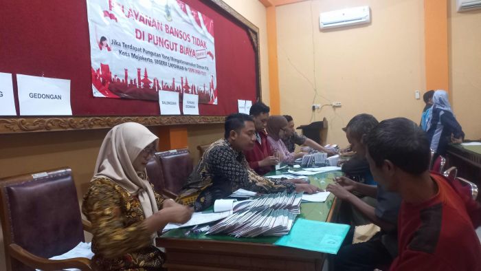 Ratusan KPM Puas, Pelayanan Maksimal dan Gratis Bansos dari Dinsos P3A Kota Mojokerto Ratusan KPM Puas, Pelayanan Maksimal dan Gratis Bansos dari Dinsos P3A Kota Mojokerto