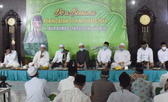 Hadiri 40 Hari Cak Nur, Gus Muhdlor-Subandi Diharapkan Perjuangkan Warga Miskin Hadiri 40 Hari Cak Nur, Gus Muhdlor-Subandi Diharapkan Perjuangkan Warga Miskin