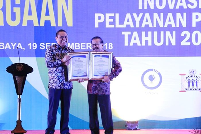 Pakde Karwo Raih 2 Penghargaan Top 99 Inovasi Pelayanan Publik