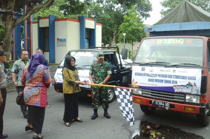 Kendalikan Harga Pasar, Bulog Banyuwangi Luncurkan KPSH Beras Medium Kendalikan Harga Pasar, Bulog Banyuwangi Luncurkan KPSH Beras Medium