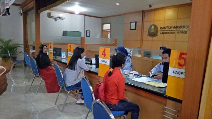 CJH Kabupaten Blitar Mulai Urus Paspor di Kantor Imigrasi CJH Kabupaten Blitar Mulai Urus Paspor di Kantor Imigrasi