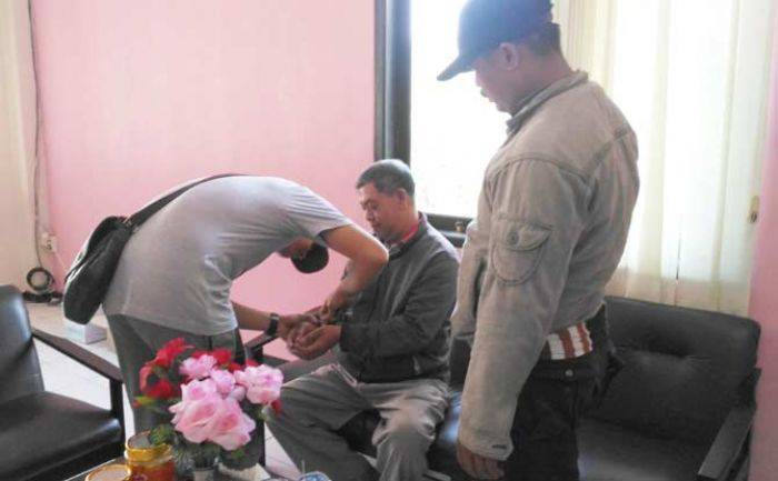 Kejari Tangkap Buron Kasus Jual Fasum dan Tanah Wakaf Masjid Al-Istiqomah Gempolsari Kejari Tangkap Buron Kasus Jual Fasum dan Tanah Wakaf Masjid Al-Istiqomah Gempolsari