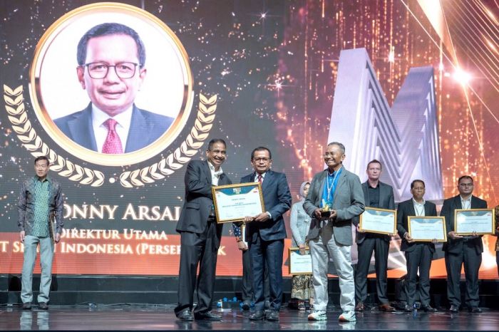 PT Semen Indonesia Raih Penghargaan The Best Industry Marketing Champion 2023 PT Semen Indonesia Raih Penghargaan The Best Industry Marketing Champion 2023