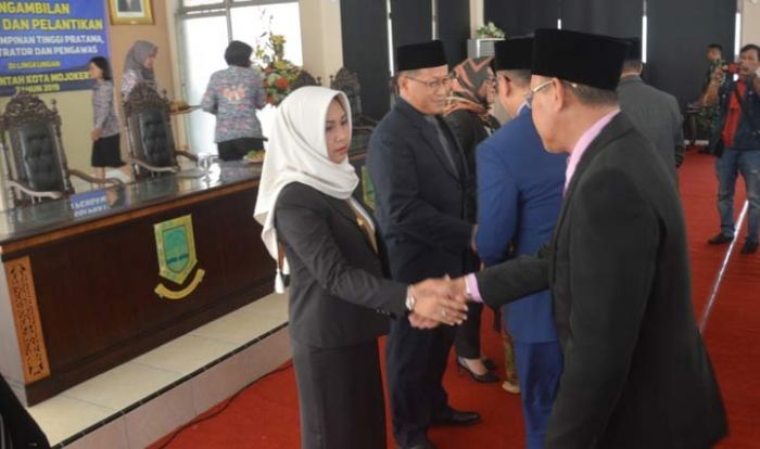 Wali Kota Mojokerto Ika Puspitasari Gelar Mutasi ASN Pertama dalam Masa Pemerintahannya Wali Kota Mojokerto Ika Puspitasari Gelar Mutasi ASN Pertama dalam Masa Pemerintahannya